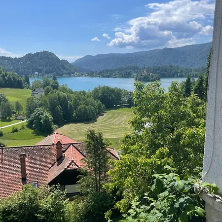 Apartma Z Razgledom Apartment *